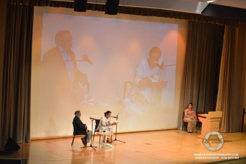 Fahmida-Riaz-and-Mujahid-Barelvi-on-stage